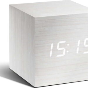 Bílý budík s bílým LED displejem Gingko Cube Click Clock. Nejlepší vtipy na světě na každý den.
